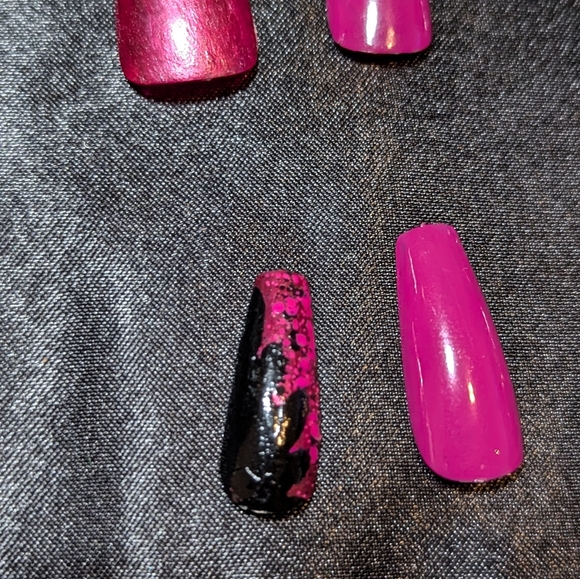 Pink, Pearl, Rhinestone & Black Custom Press On Monster High Nails - Draculara - Picture 2 of 6